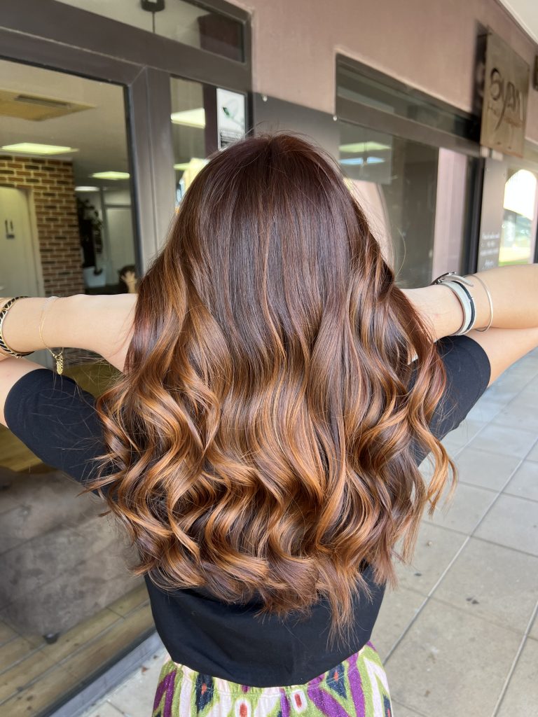 book coiffure roux acajou