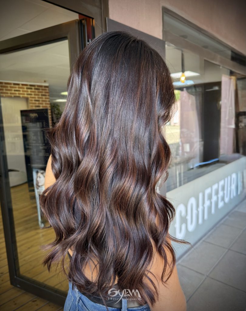 Cheveux bruns – book coiffure à Lattes