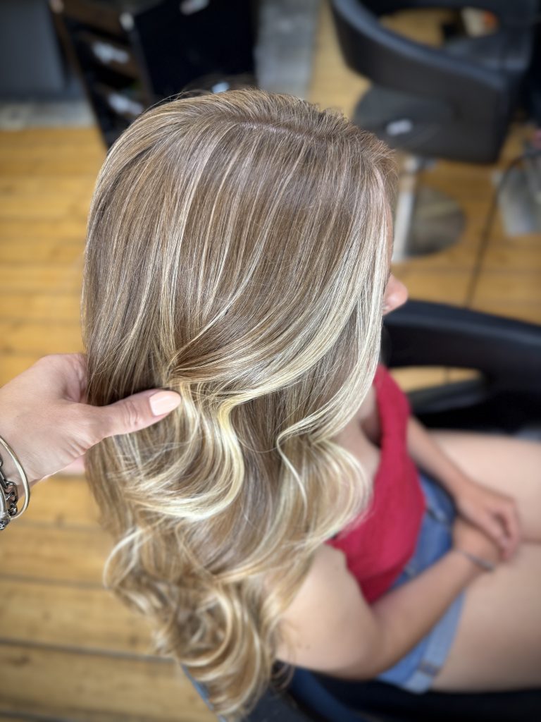 Cheveux blonds – book coiffure à Lattes