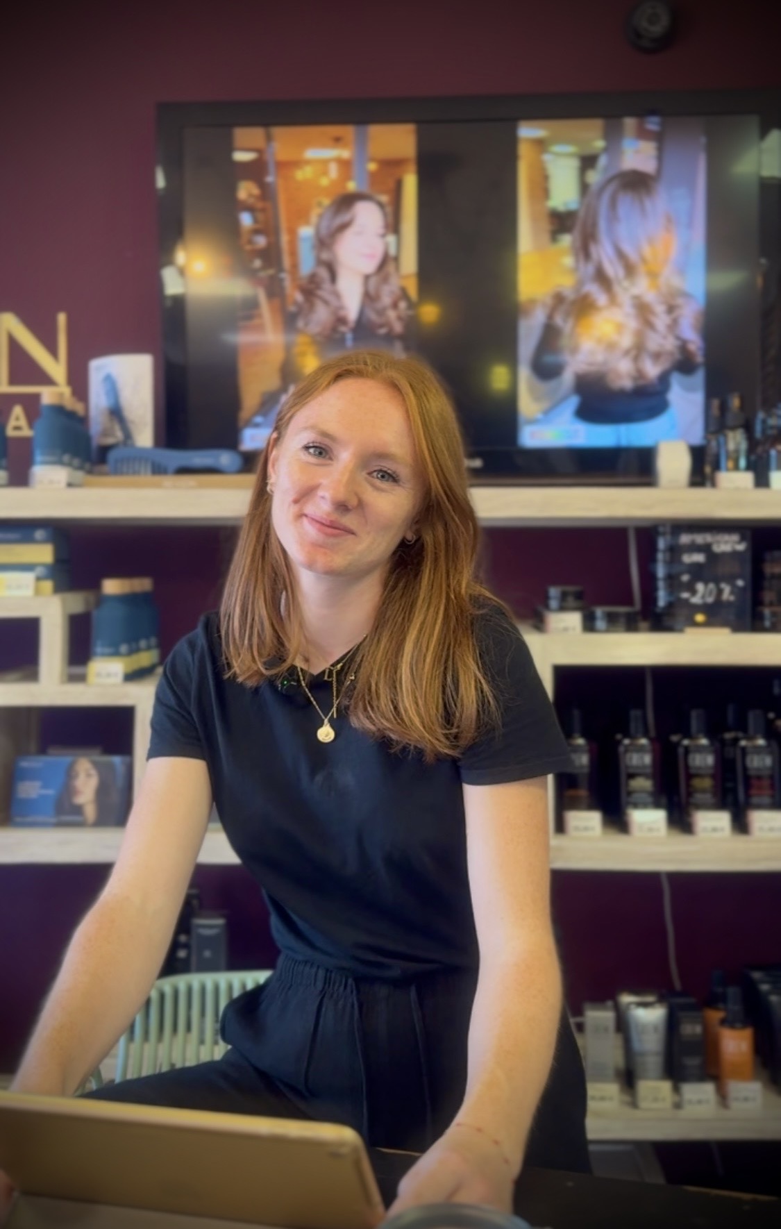 Léane, apprentie spécialisée soins et spa du cheveu